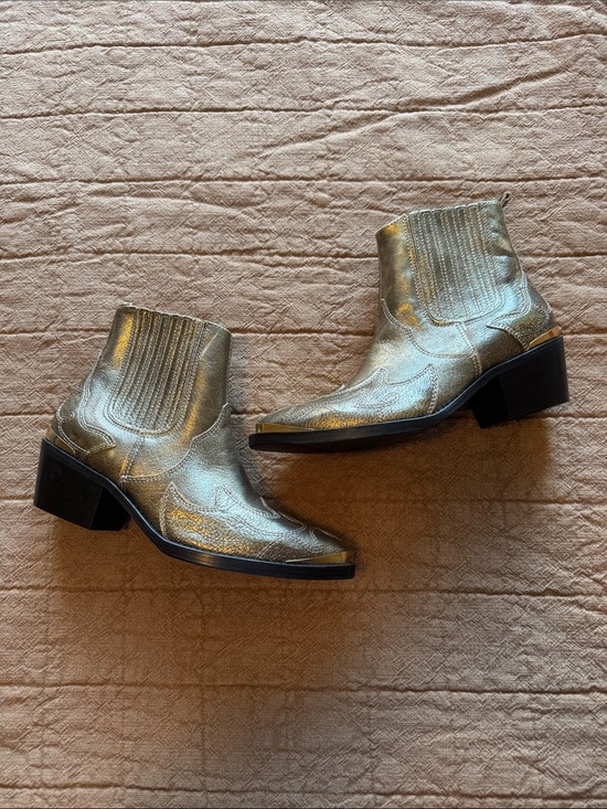Guess Shoes - NWOB Guess Western Booties